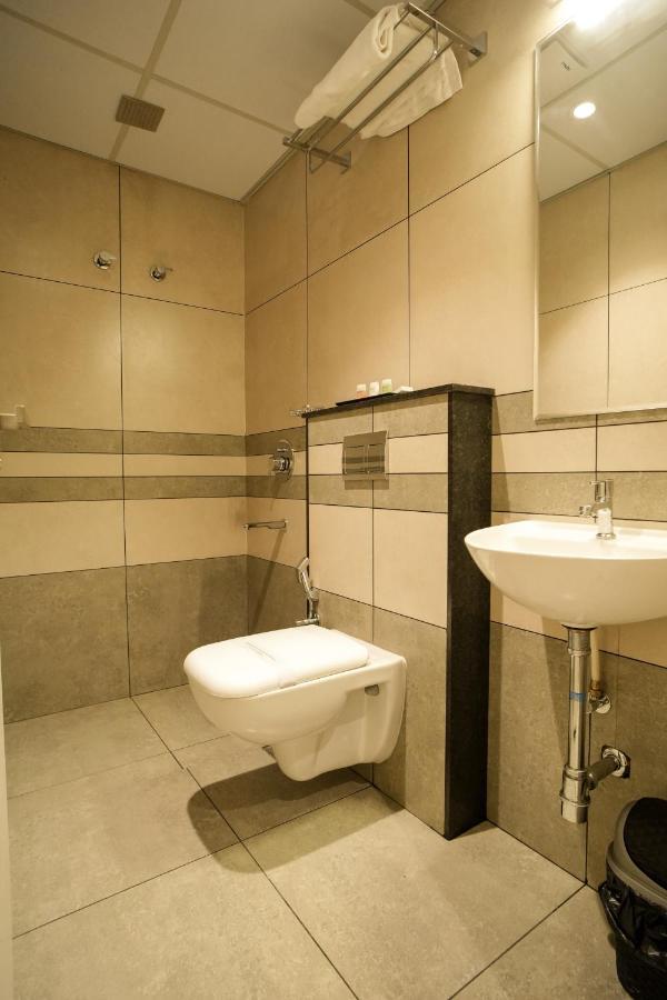 Sulu Residency Hotel Kochi Exterior photo